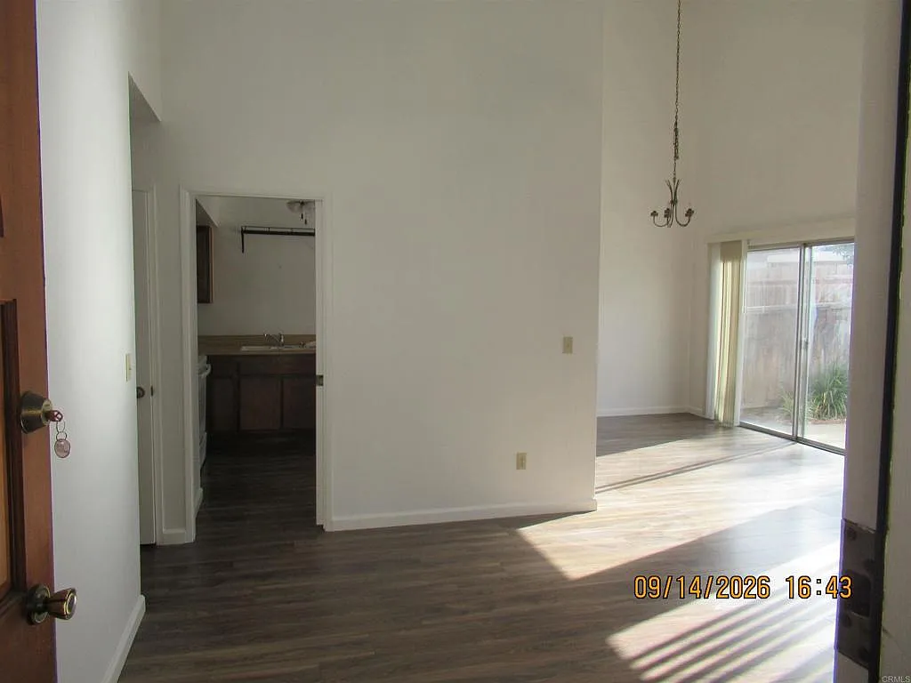 2 bed, 2.0 bath, 1024 sqft, $3,200 — Photo 4