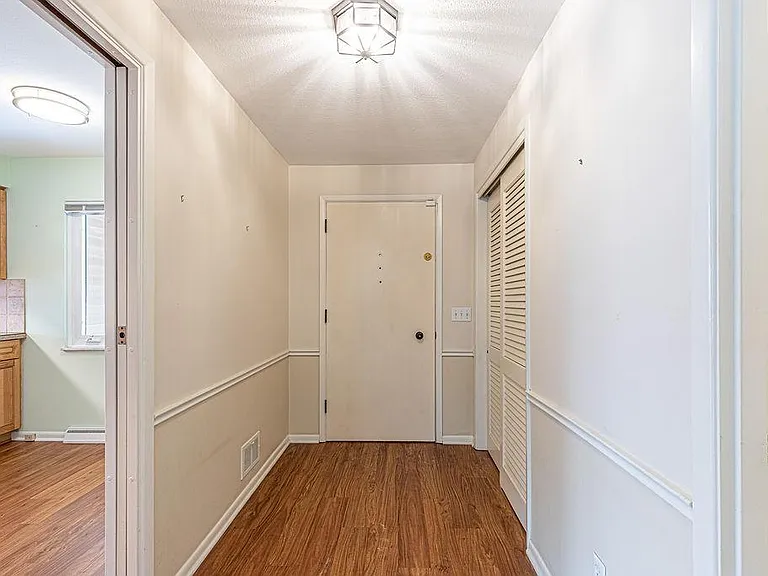 4121 Barbara Dr — Photo 2
