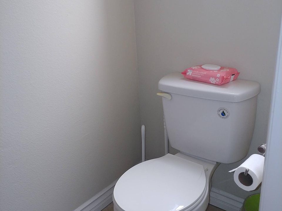 1st image of 81 N Roosevelt Ave APT 3