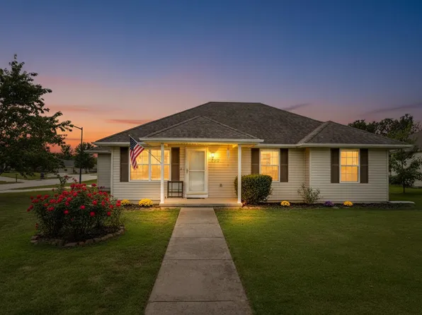 730 W Apache Street, Republic, MO 65738