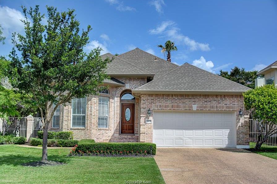 1st image of 915 Grand Oaks Cir