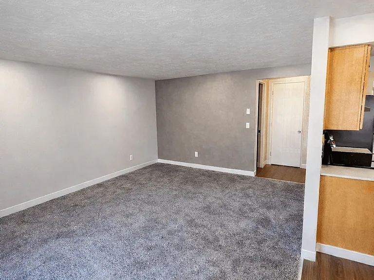 Laurel Park Apartments — Photo 8