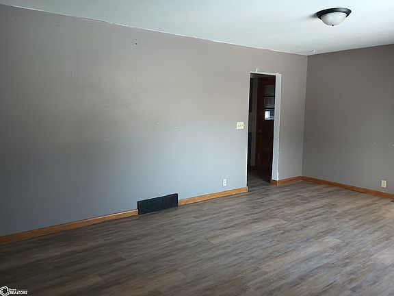 3rd image of 409 6th St SW