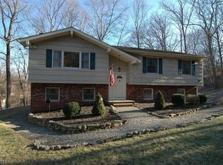 39 Crescent Dr, Andover, NJ 07821