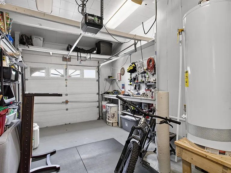 9501 Beaumont St — Photo 26