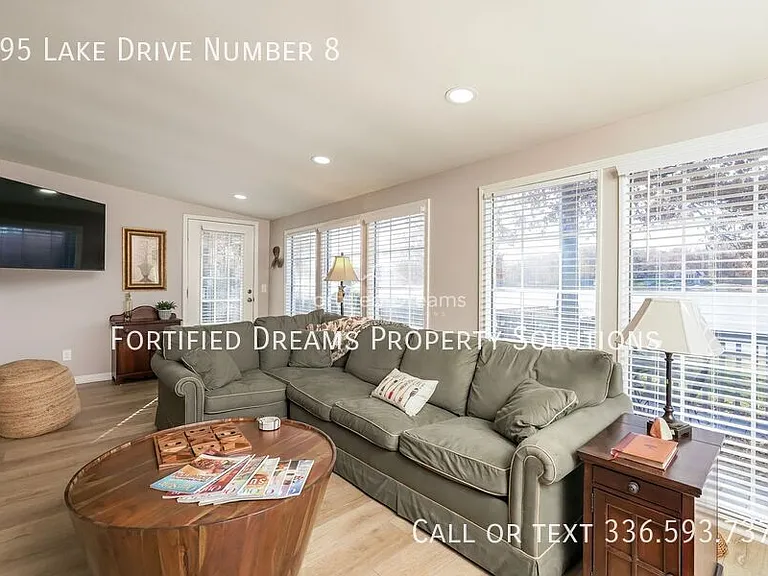 395 Lake Dr #8 — Photo 4