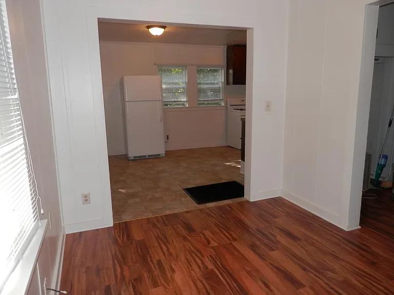 122 Avalon Ave — Photo 6