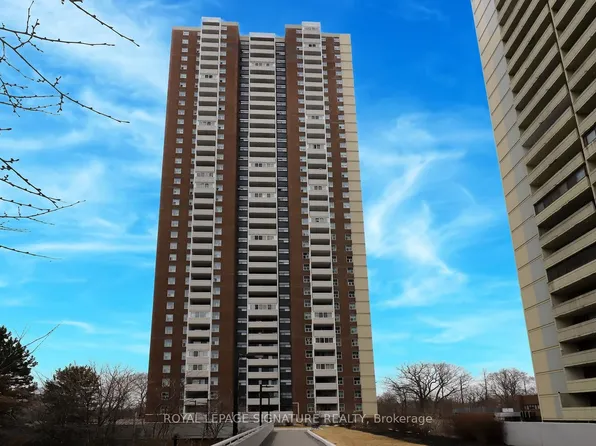 3 Massey Sq #2202, Toronto, ON M4C 5L5