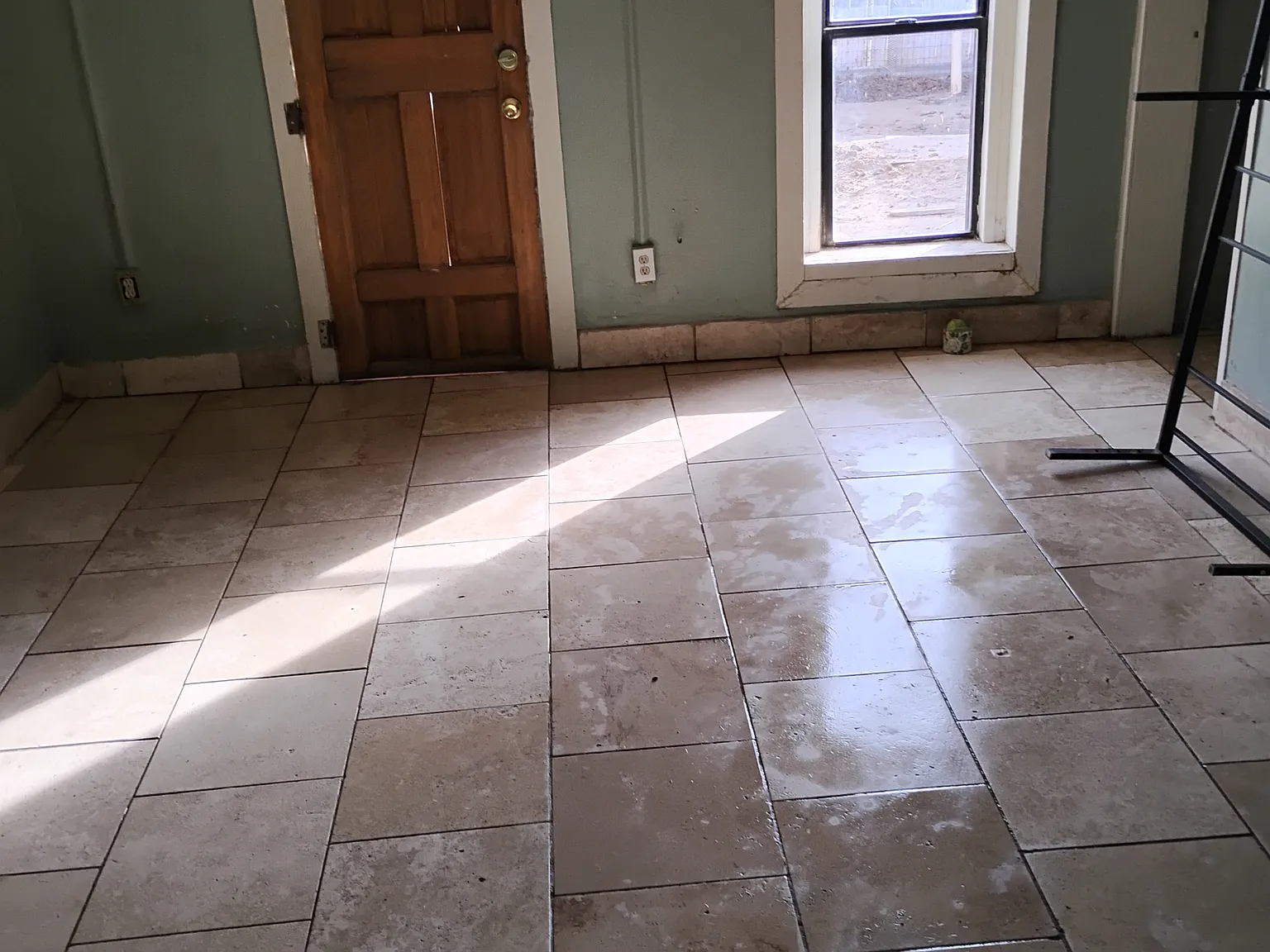 3 bed, 1100 sqft, $900 — Photo 1