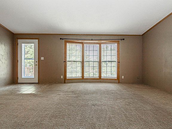 5th image of 2709 Meadowlark Dr