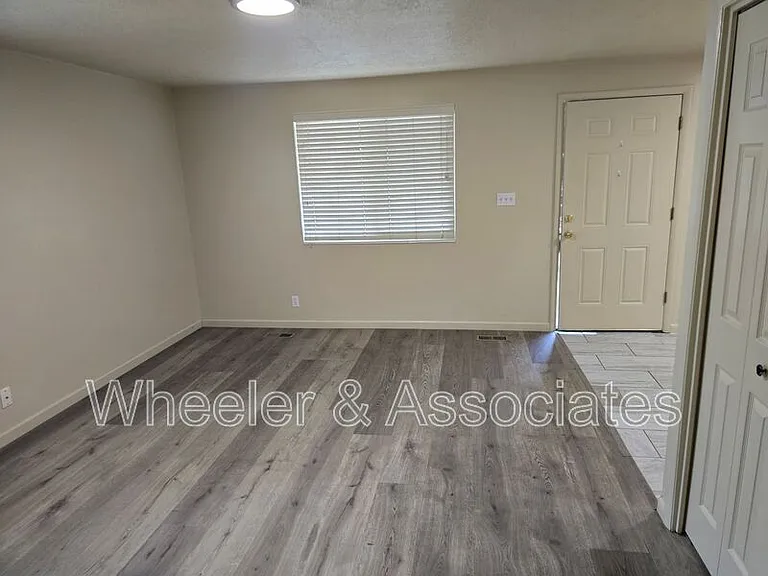 3070 Eccles Ave #8 — Photo 10