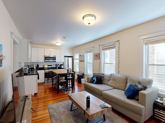 3rd image of 652 Green St #1