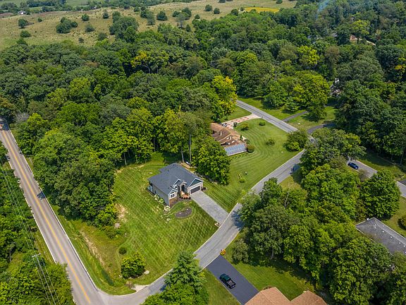 3rd image of 946 Timber Trail Dr