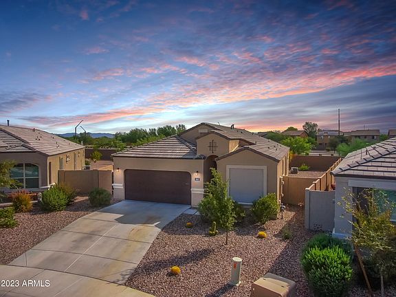2nd image of 2667 N WRIGLEY Drive