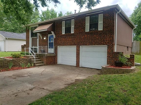 3rd image of 2516 NW Oxford Dr
