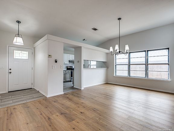 4th image of 3605 Woodglow Cir