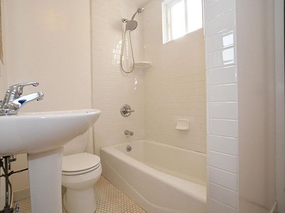 4th image of 2844 Golden Gate Ave APT 4