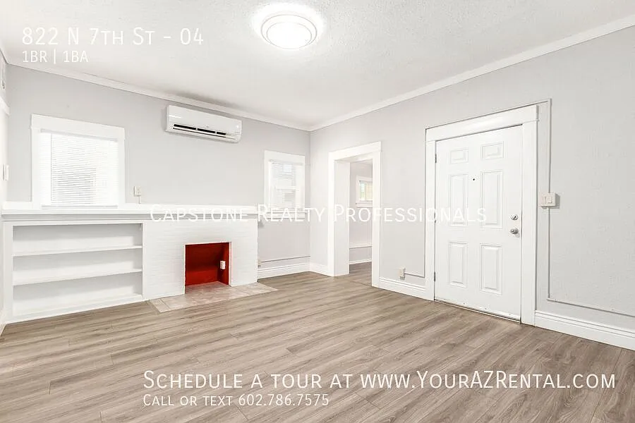 Embrace Downtown Living in this Chic Historic 1 Bed 1 Bath! Walk to plenty of restaurants and shops! — Photo 2