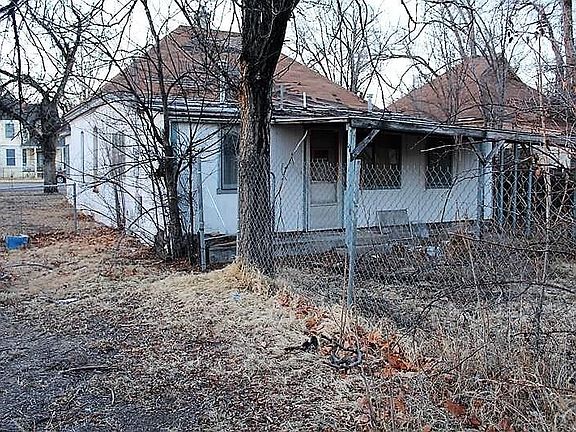 3rd image of 708 S Main St