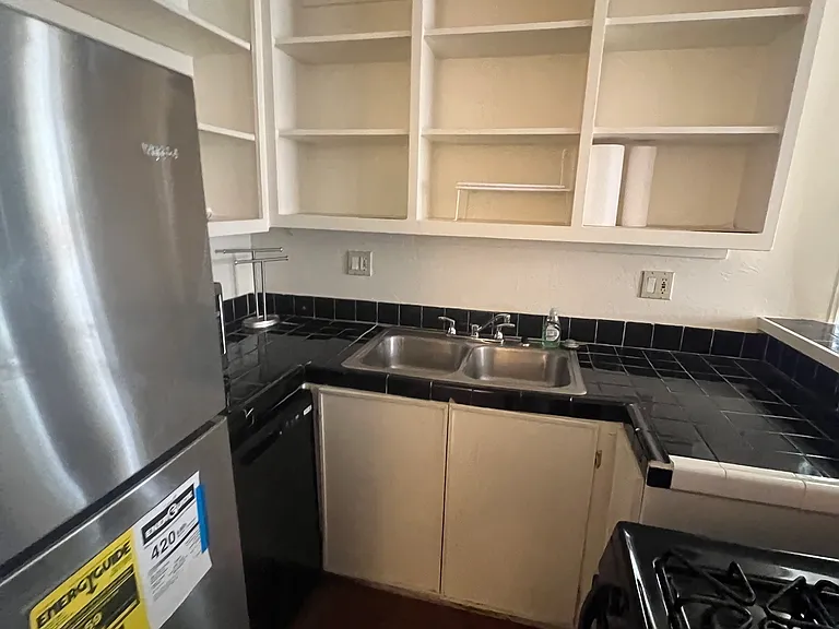 342 E 4th St #2 — Photo 5