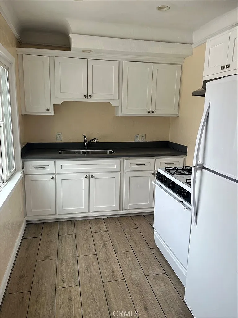 2 bed, 750 sqft, $2,250 — Photo 1
