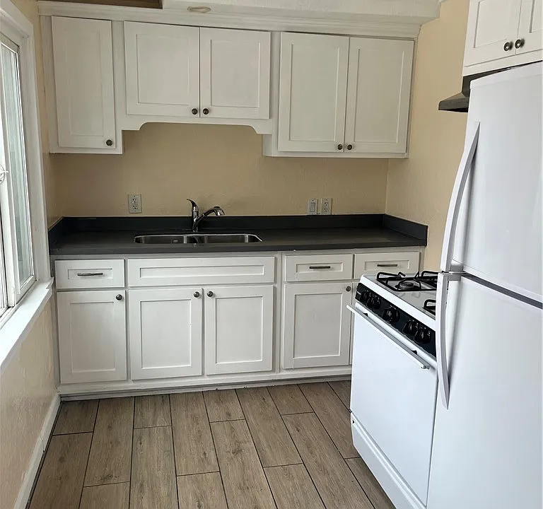 612 E 87th Pl #1/2