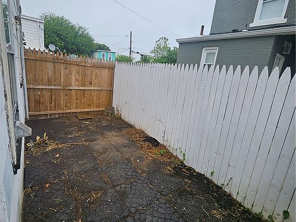 4th image of 526 W Liberty St