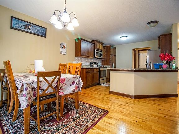 5th image of 2547 E Porter Ave
