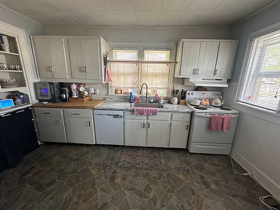 5th image of 1110 W North St