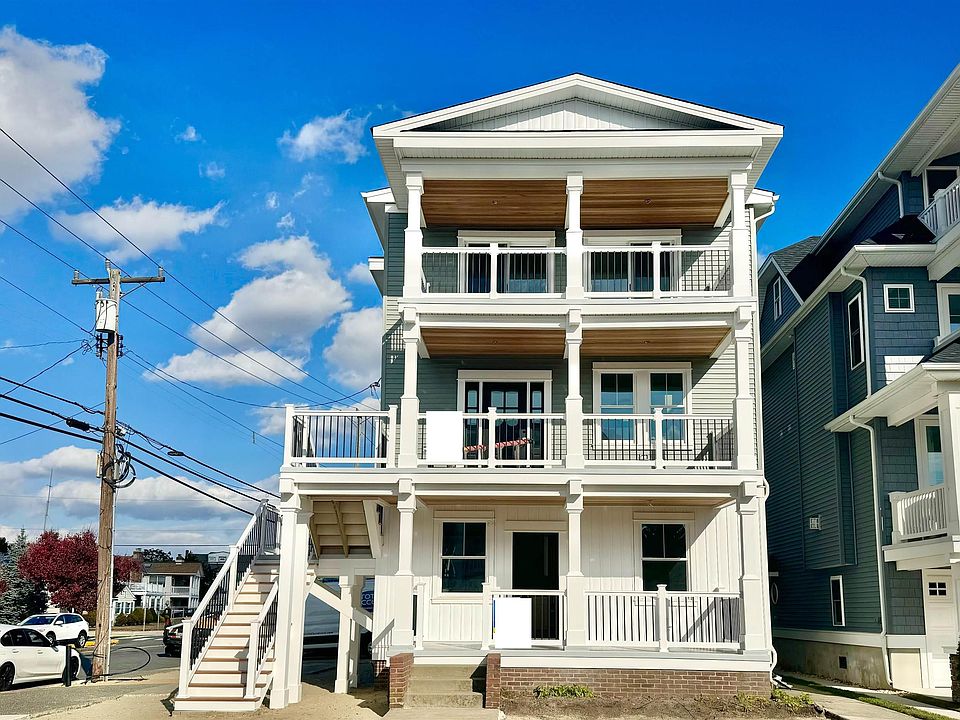 2nd image of 801 Stenton Pl #1