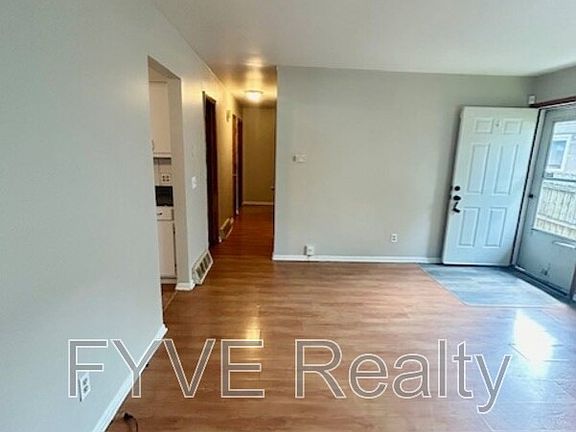 5th image of 853 Byron Ave