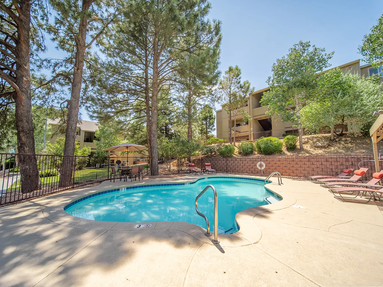 Country Club Vista Apartments — Photo 3