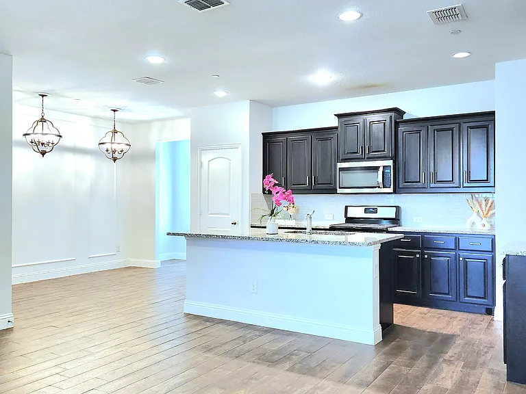 6825 Andrew Dr — Photo 4