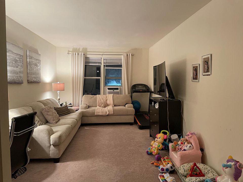 1st image of 38 Laurel Pl APT 1J