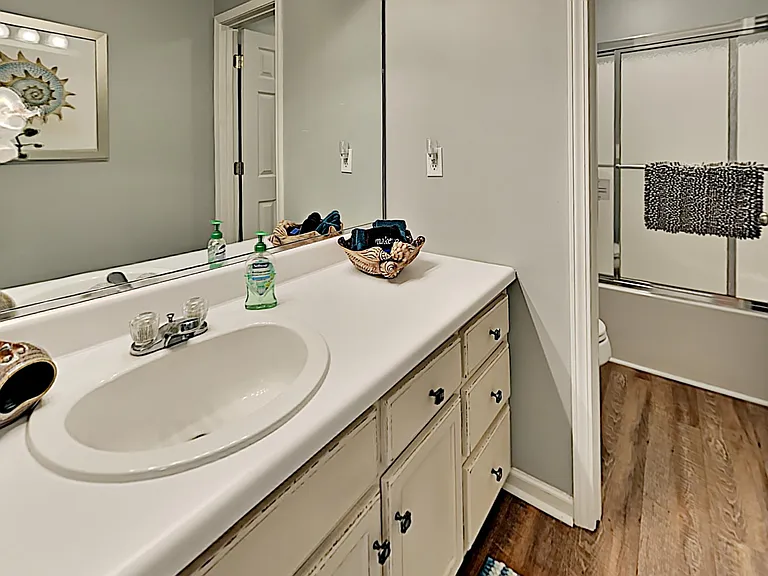 Megan Dr — Photo 18