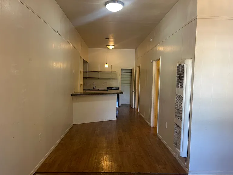 302 E 30th — Photo 3