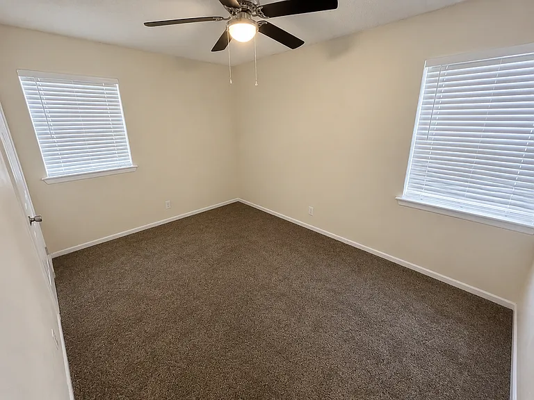 3906 Hooper Dr — Photo 8