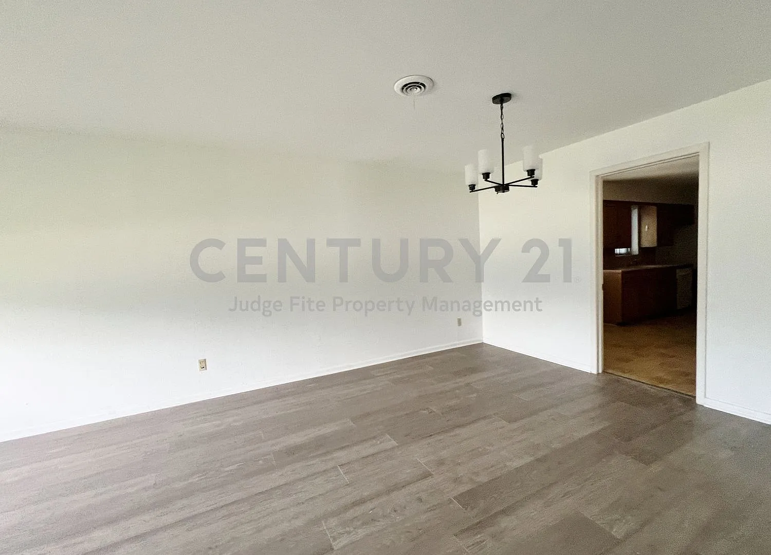 3/2/2 with Flexible Short-Term Living Through April 2027! — Photo 3