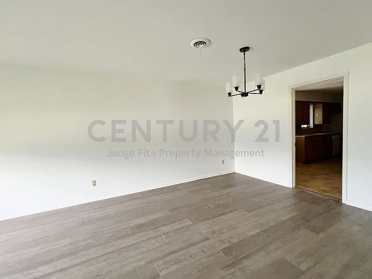 3641 Townsend Dr — Photo 3