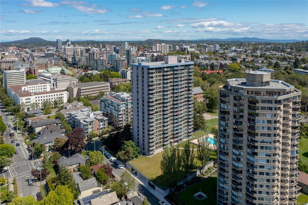 647 Michigan St #1008, Victoria, BC - View 2