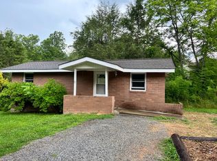 12 Jerry Ln, Hendersonville, NC 28739