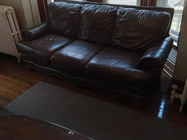 Apt 4 - living room