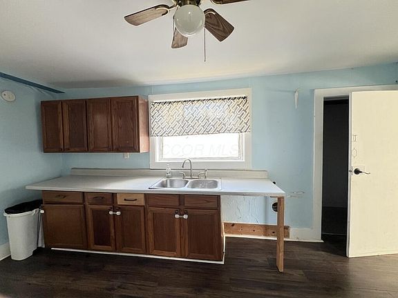 5th image of 301 S Water St