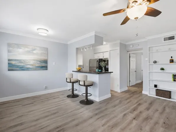 2401 Manor Rd APT 232, Austin, TX 78722