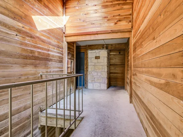8200 Neely Dr APT 206, Austin, TX 78759