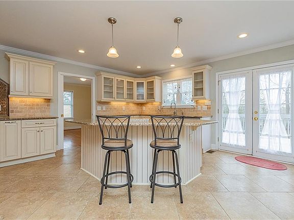 4th image of 5946 Drake Rd