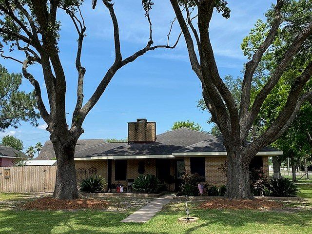 1st image of 3300 Graves Ave