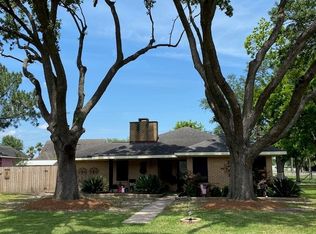 3300 Graves Ave, Groves, TX 77619