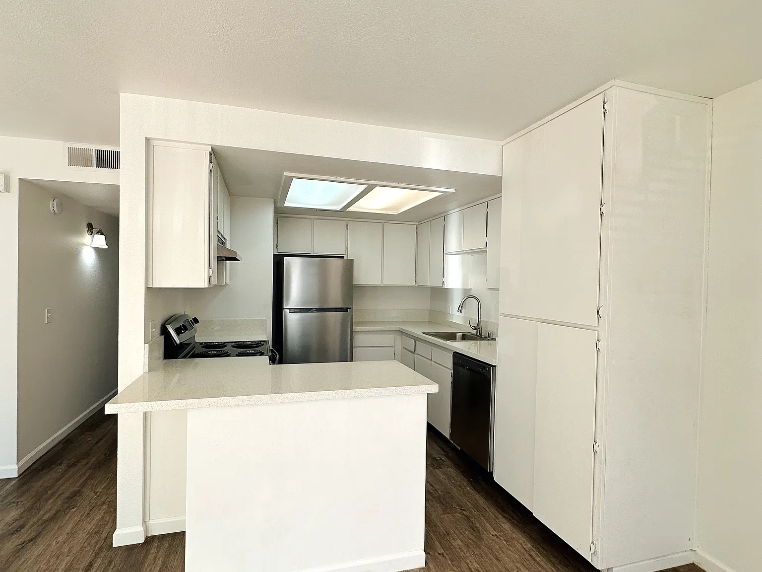 Cameo Village Apartments — Photo 3