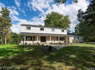 2995 Hadden Rd, Rochester, MI 48306